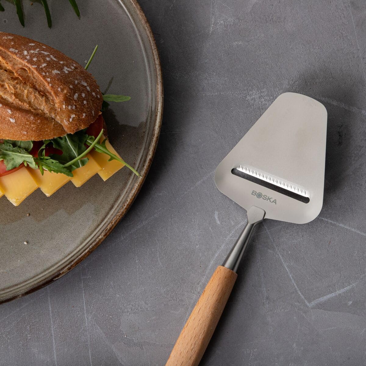 Boska cheese slicer Amigo/Slicer for mature and aged cheese/Ergonomic handle/Stainless steel/Beech wood/Non-stick thanks to BSF treatment/Also for slicing vegetables