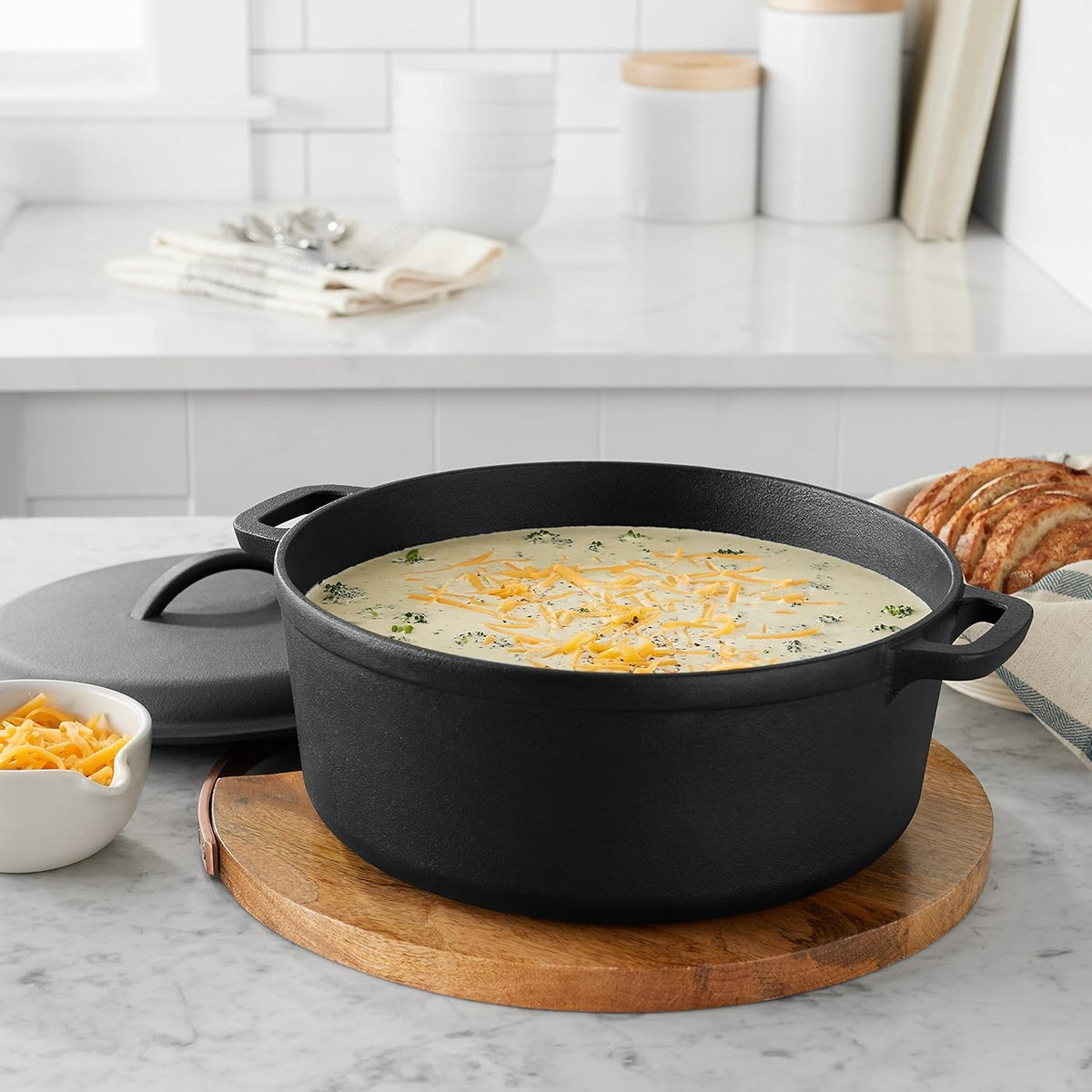 Amazon Basics Round Pre-Seasoned Cast Iron Dutch Oven Pot with Lid and Dual Handles, Heavy-Duty & Large, 7-Quart, Black