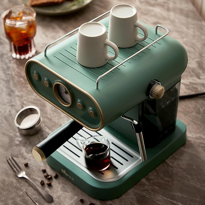 compact high-pressure coffee machine with steam frother