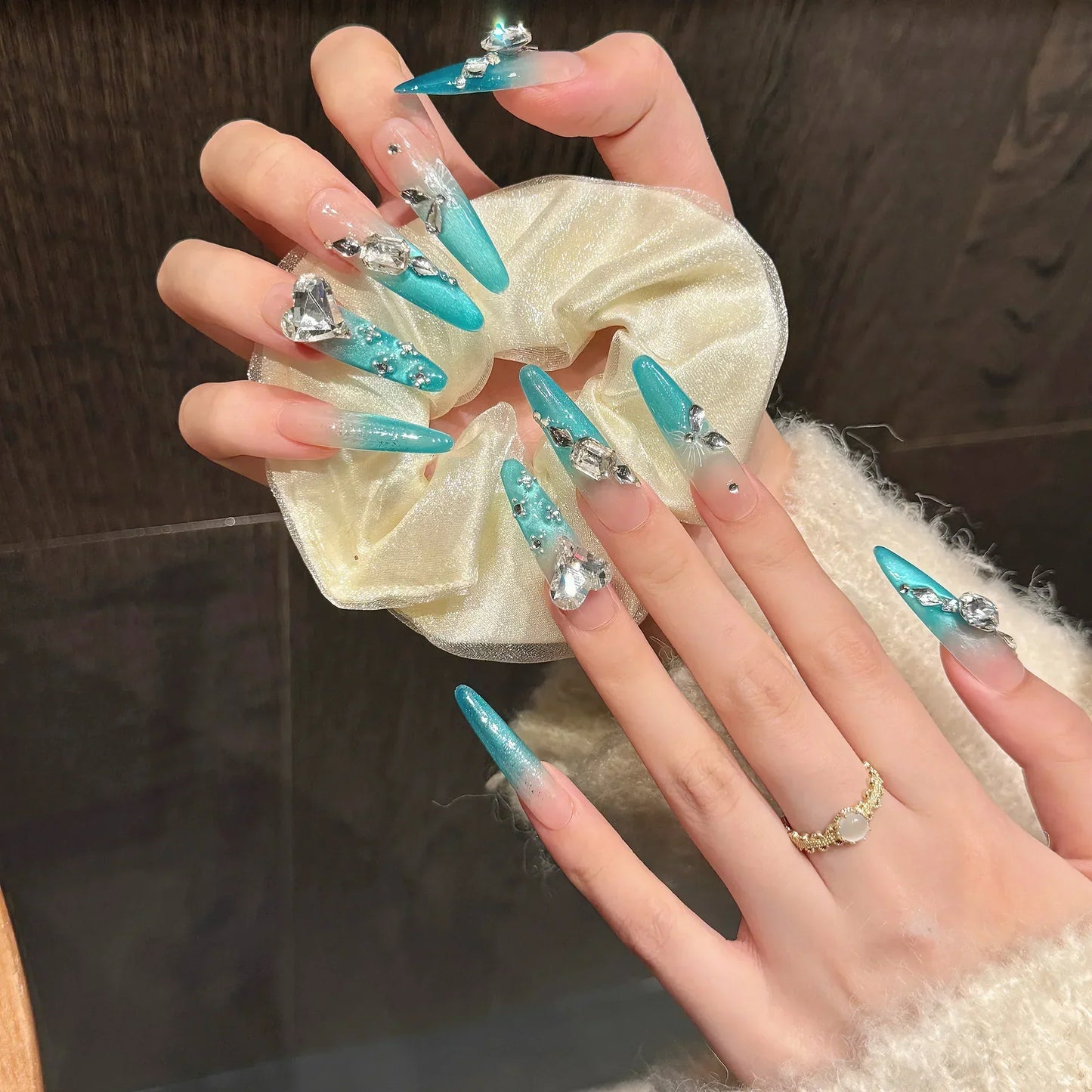 Gradient Blue Cat Eye Nails